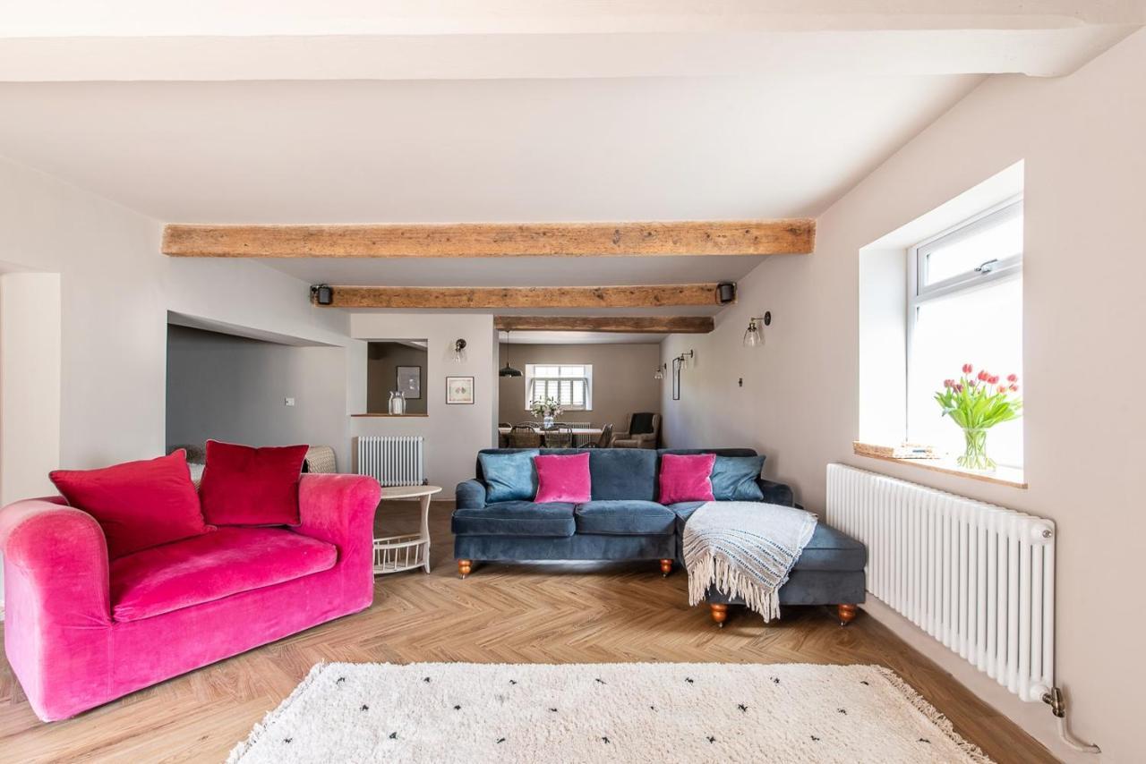 Luxury Group Celebration House With Hot Tub & Bar! Warminster Bagian luar foto